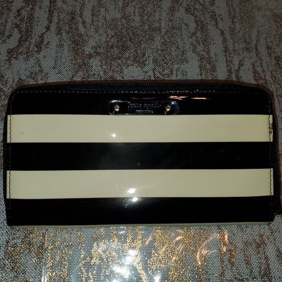 Kate Spade Penn Valley Neha Wallet - Picture 13 of 13